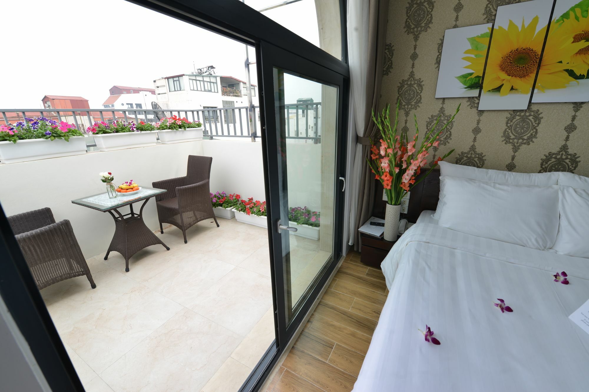 Bella Premier Hotel & Rooftop Skybar Hanoi Exterior foto